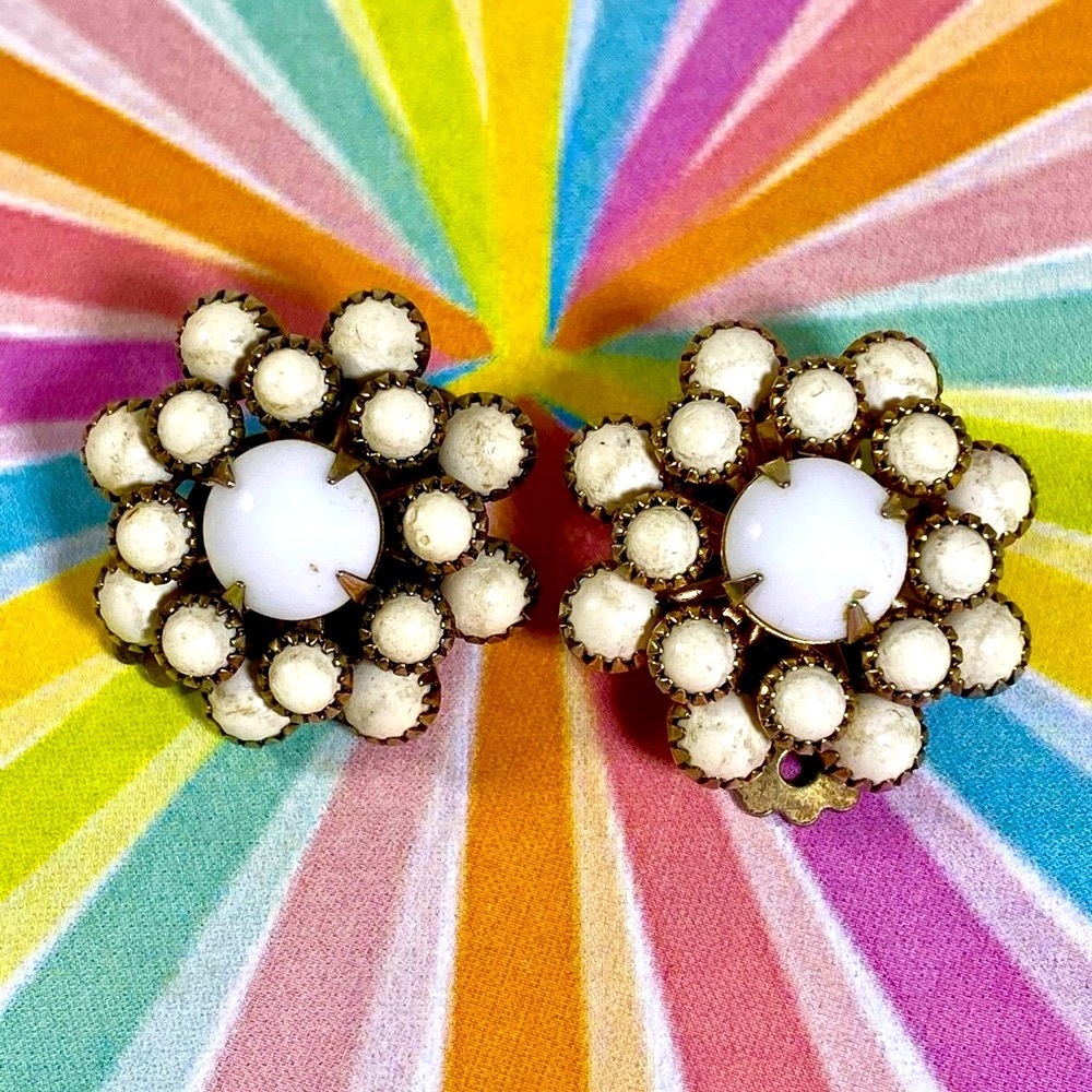 Super cool creamy marbled bead white clip earrings
